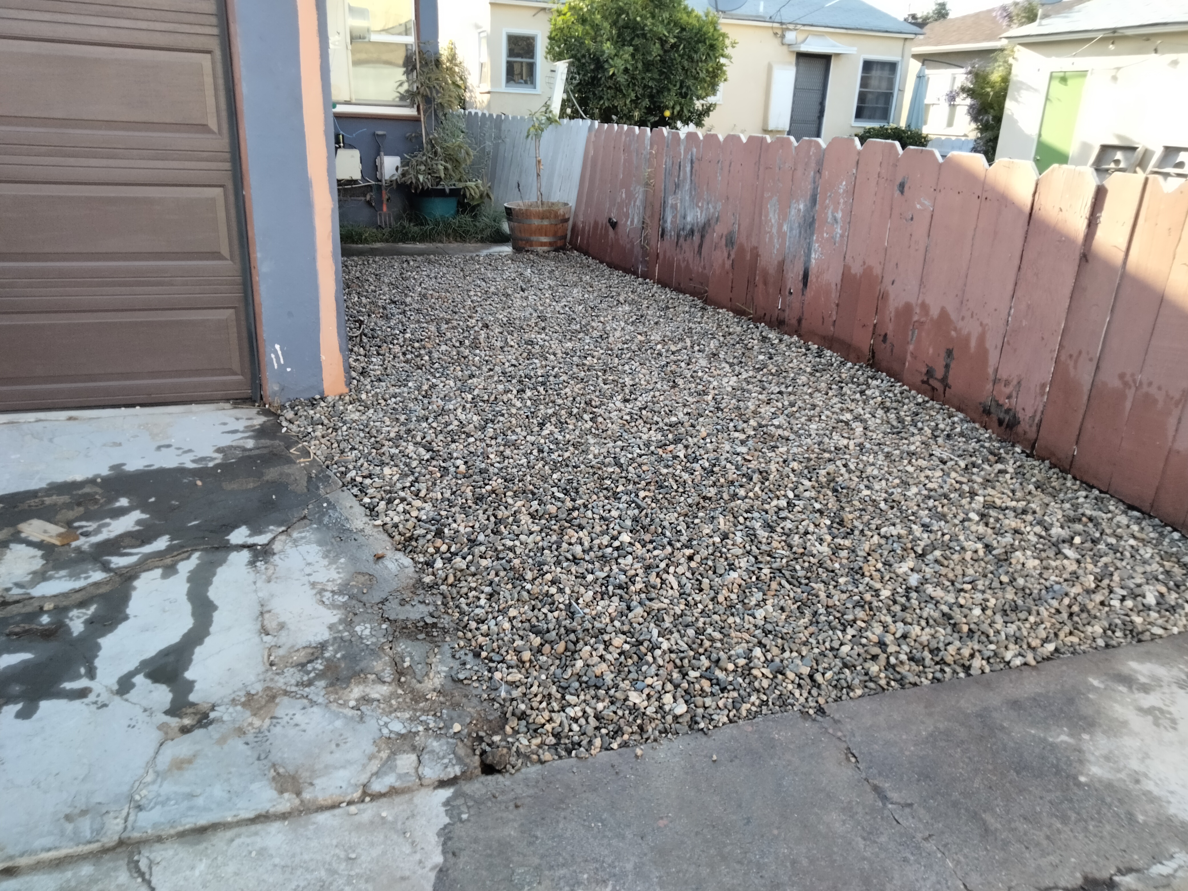 Driveway with grvel.